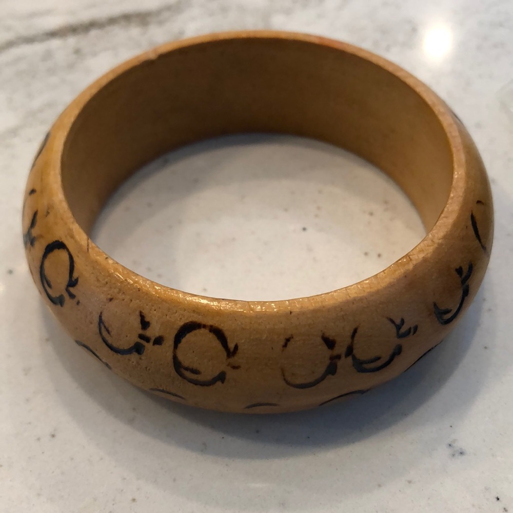Bracelets (7)